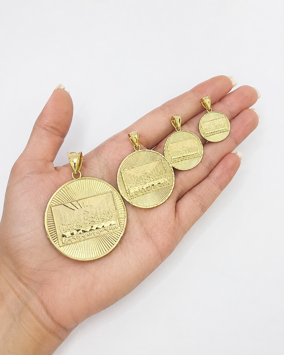 10K Yellow Gold Last Supper Round Pendant Charm Nugget Design Unisex