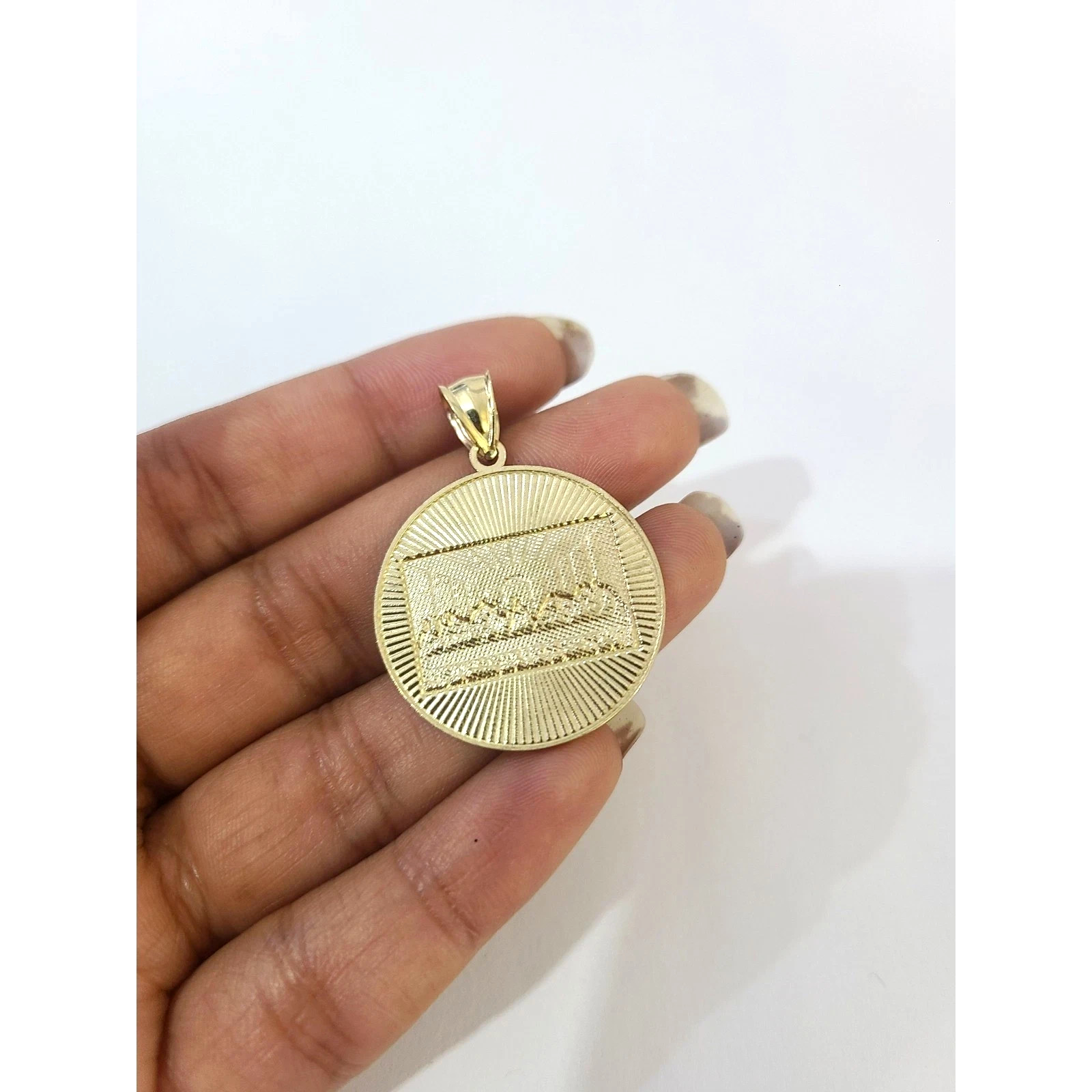 10K Yellow Gold Last Supper Round Pendant Charm Nugget Design Unisex